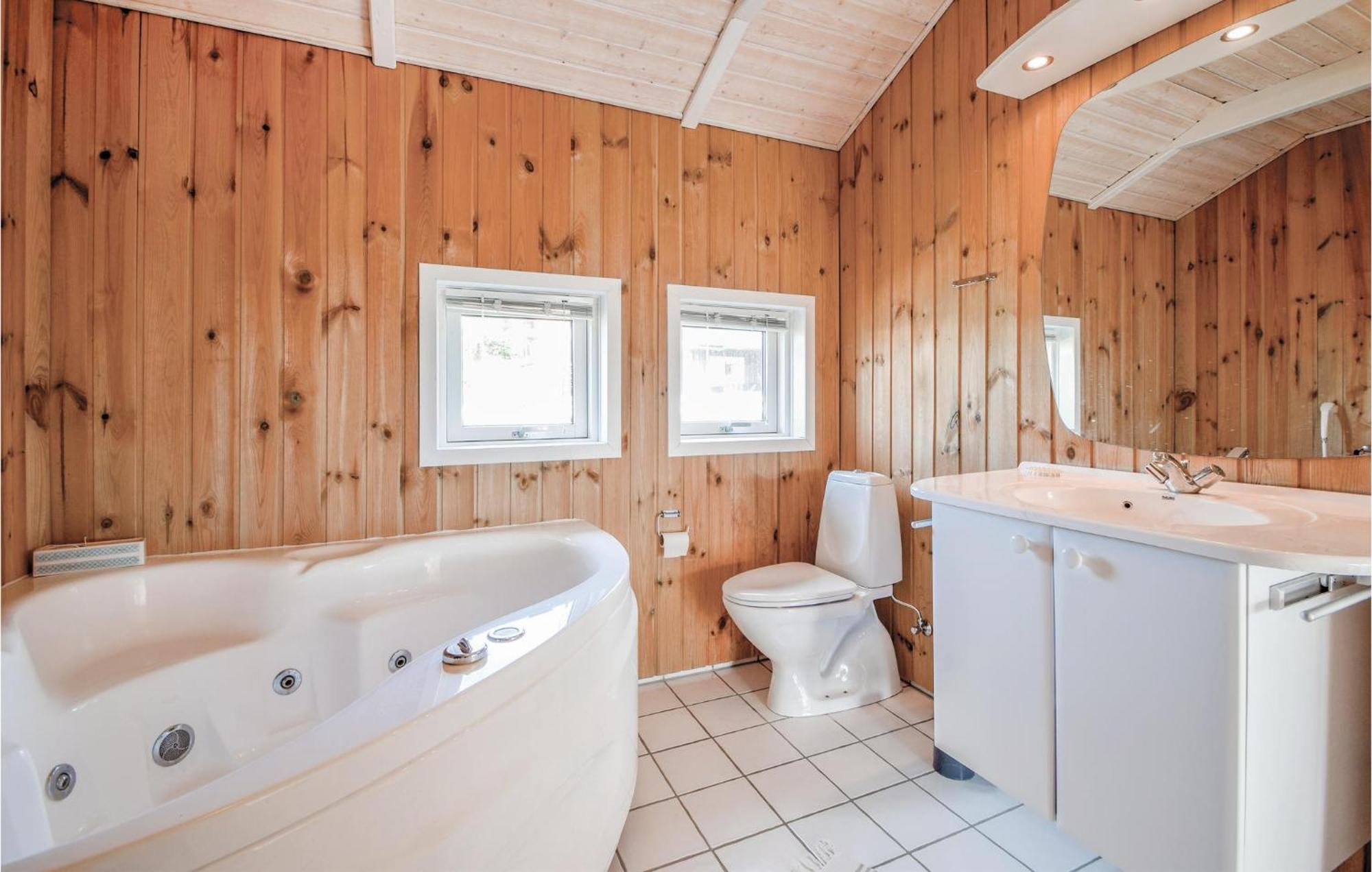 Amazing Home In Bjert With Wifi Binderup Strand Екстериор снимка